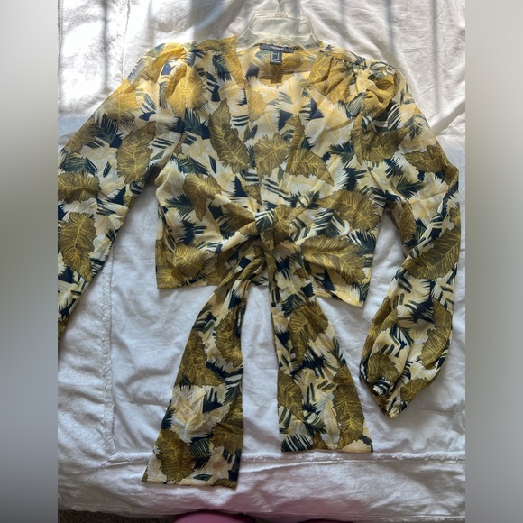 Floral front tie long sleeve crop top - Picture 3 of 5